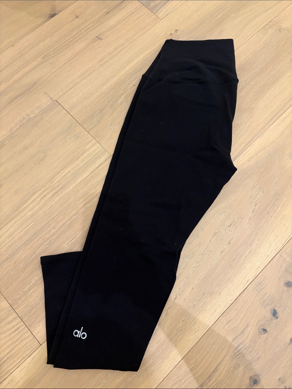 ALO Yoga Black 3/4 Length Athletic Leggings